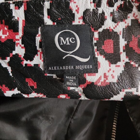 Alexander McQueen Dresses & Skirts - ALEXANDER McQUEEN KNEE-LENGTH ANIMAL PRINT SKIRT ! SIZE M